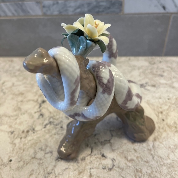 Lladro‎ -The Snake- The Chinese Zodiac Collection - Picture 5 of 15